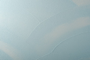ひび割れを防止する超弾性塗り壁材